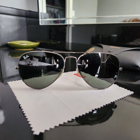 Ray-Ban Aviators - Picture 2 of 4